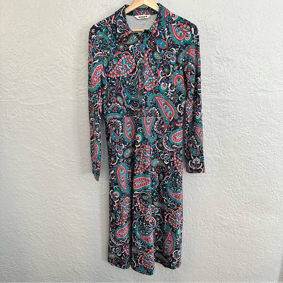 Laura Jersey Midi Shirt Dress
Navy, Paisley Paradise - Picture 15 of 16